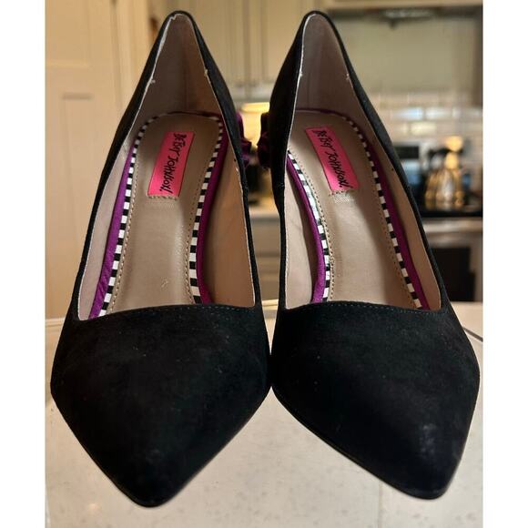 Betsy Johnson Black Heels with Purple Ruffle - Size 7.5 - Picture 4 of 6